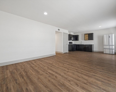 4300 Rosslyn Road - Photo Thumbnail 3
