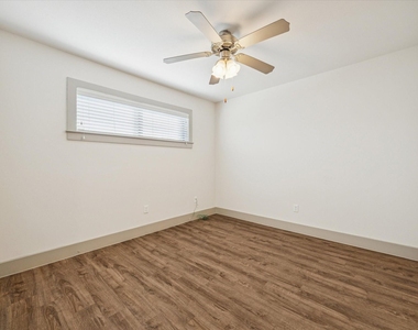 4300 Rosslyn Road - Photo Thumbnail 4