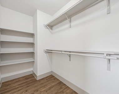 4300 Rosslyn Road - Photo Thumbnail 7