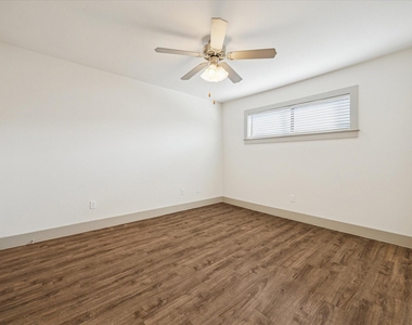 4300 Rosslyn Road - Photo Thumbnail 5