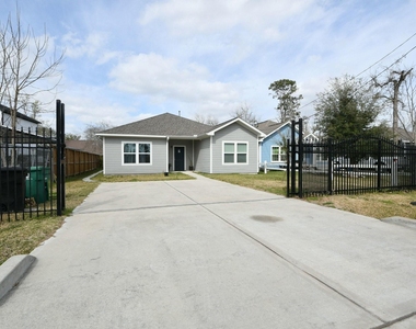 5817 Gaston Street - Photo Thumbnail 4