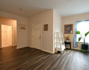5817 Gaston Street - Photo Thumbnail 9