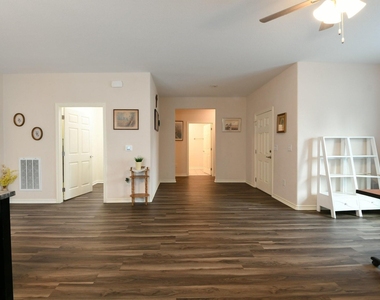 5817 Gaston Street - Photo Thumbnail 10