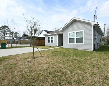 5817 Gaston Street - Photo Thumbnail 2