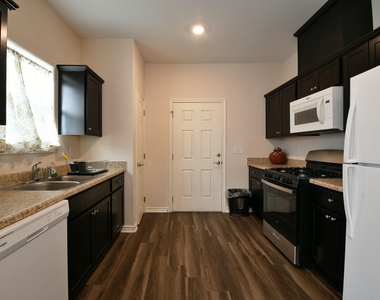 5817 Gaston Street - Photo Thumbnail 15