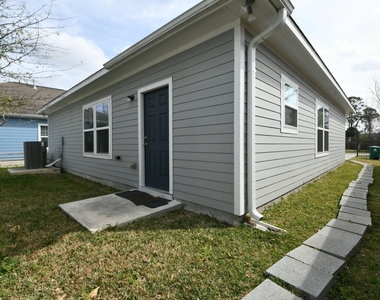 5817 Gaston Street - Photo Thumbnail 23