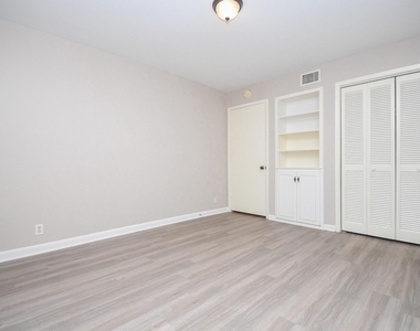 2585 Marilee Lane - Photo Thumbnail 10