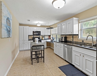1405 Delabrook Court - Photo Thumbnail 7