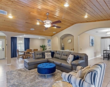 1405 Delabrook Court - Photo Thumbnail 6