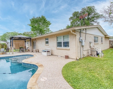 1405 Delabrook Court - Photo Thumbnail 19