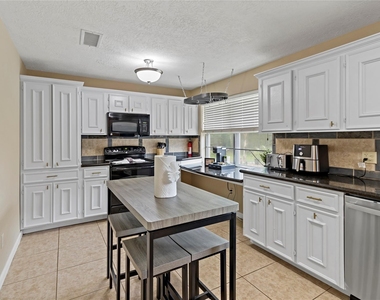 1405 Delabrook Court - Photo Thumbnail 8