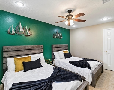 1405 Delabrook Court - Photo Thumbnail 10