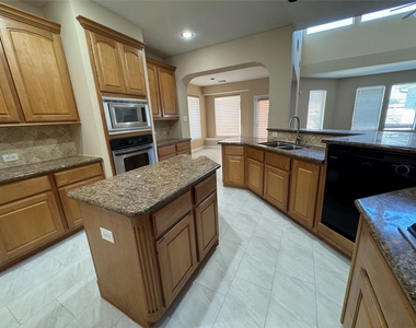 1412 Caine Hill Court - Photo Thumbnail 9
