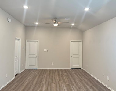 11606 Vistawood Street - Photo Thumbnail 5
