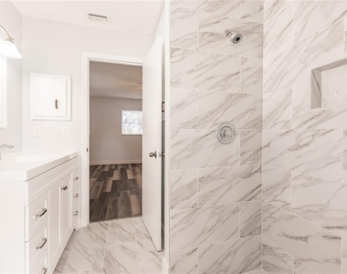 11065 Waterford Avenue - Photo Thumbnail 25