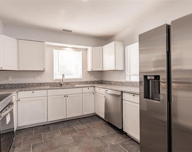 11065 Waterford Avenue - Photo Thumbnail 16