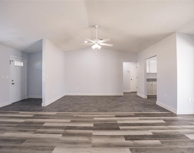 11065 Waterford Avenue - Photo Thumbnail 12