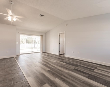 11065 Waterford Avenue - Photo Thumbnail 7