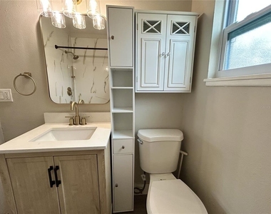 706 E Flora Street - Photo Thumbnail 8