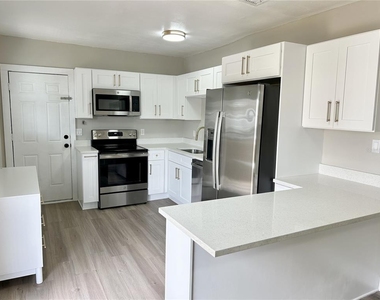 706 E Flora Street - Photo Thumbnail 4