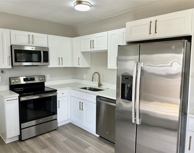 706 E Flora Street - Photo Thumbnail 3