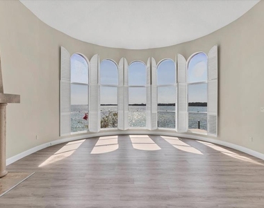 120 Sands Point Drive - Photo Thumbnail 5