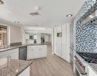 120 Sands Point Drive - Photo Thumbnail 9