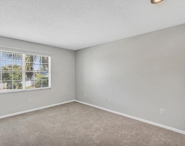 120 Sands Point Drive - Photo Thumbnail 23
