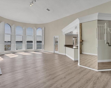 120 Sands Point Drive - Photo Thumbnail 6