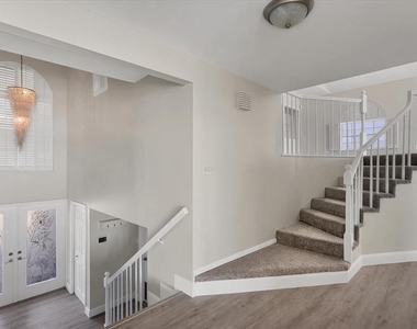 120 Sands Point Drive - Photo Thumbnail 4