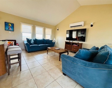 285 Palmas Inn Drive - Photo Thumbnail 14