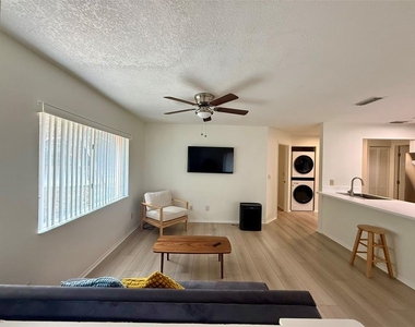 5202 Waterview Way - Photo Thumbnail 4