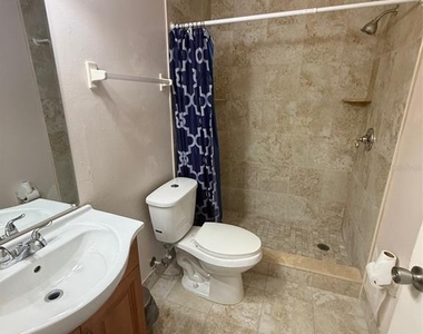 1009 Westside Drive - Photo Thumbnail 8