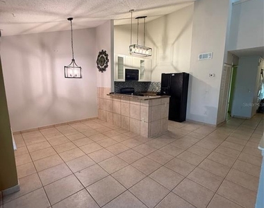 1009 Westside Drive - Photo Thumbnail 4