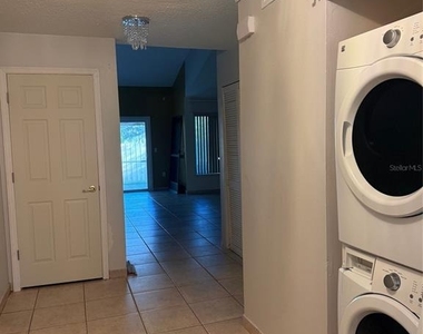 1009 Westside Drive - Photo Thumbnail 13