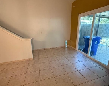 1009 Westside Drive - Photo Thumbnail 11