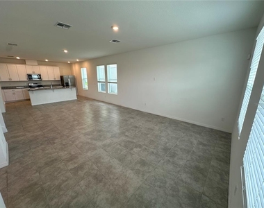 4724 Homestead Trail - Photo Thumbnail 4