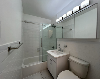 West 22nd Street - Photo Thumbnail 3