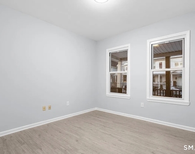 301 Poplar Street - Photo Thumbnail 4