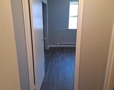 217 Hollister Avenue - Photo Thumbnail 3