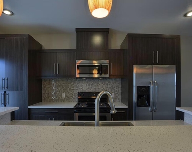 410 Thorn Avenue - Photo Thumbnail 8
