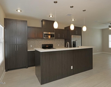 410 Thorn Avenue - Photo Thumbnail 38