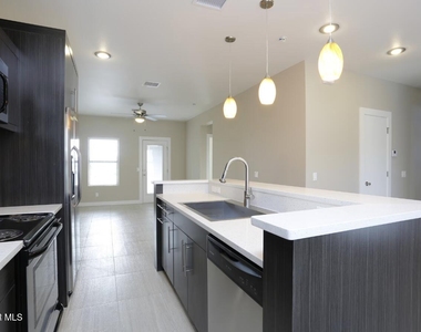410 Thorn Avenue - Photo Thumbnail 3