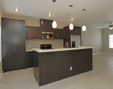 410 Thorn Avenue - Photo Thumbnail 36