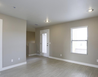 410 Thorn Avenue - Photo Thumbnail 2
