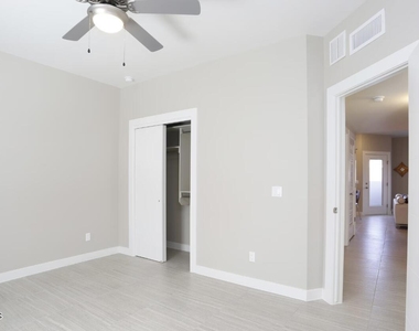 410 Thorn Avenue - Photo Thumbnail 7