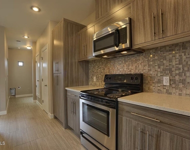 410 Thorn Avenue - Photo Thumbnail 12