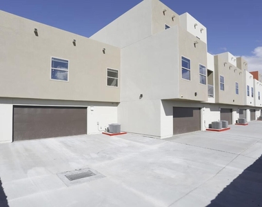 410 Thorn Avenue - Photo Thumbnail 32