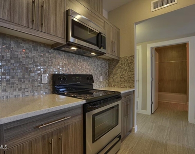 410 Thorn Avenue - Photo Thumbnail 16