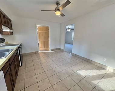 927 Vance Ave Unit A - Photo Thumbnail 5